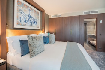 Suite, 1 Queen Bed, Terrace (Two Storey)