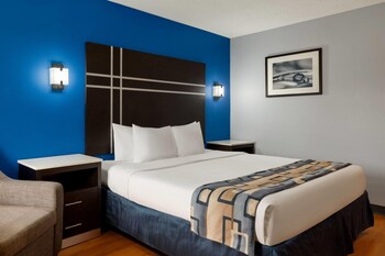 Standard Room, 1 King Bed, Accessible, Non Smoking