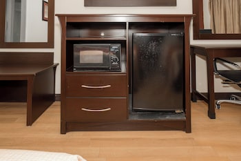Deluxe Room, 1 King Bed, Accessible, Smoking