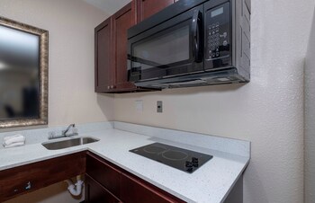 Deluxe Room, 1 King Bed, Non Smoking, Kitchen