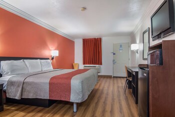 Deluxe Room, 1 King Bed, Accessible, Non Smoking