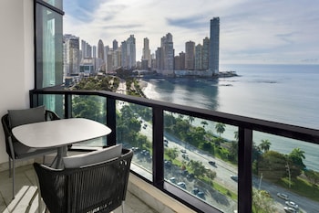 Suite, 2 Bedrooms, Club Lounge Access, Ocean View (Dining)