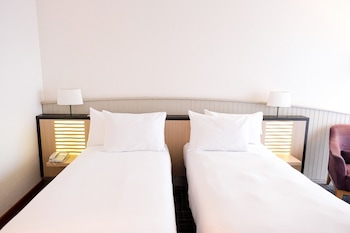Classic Twin Room, Pool View