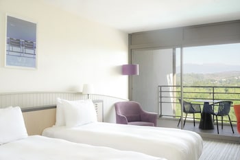 Classic Twin Room, Pool View