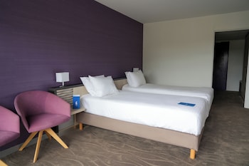 Classic Twin Room, City View