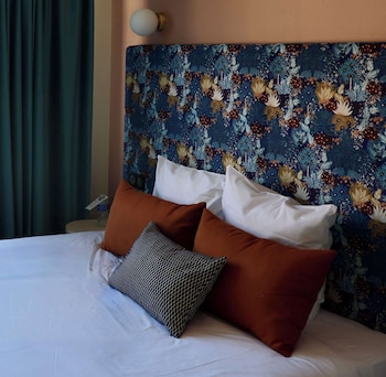 Comfort Room, Multiple Beds (with Extra Bed)