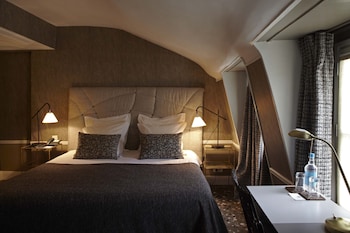 Club Twin Room