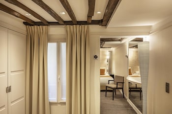 Deluxe Room, 2 Twin Beds (Larger Room)