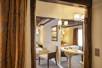 Deluxe Room, 1 Queen Bed (Larger Room)