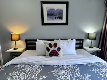 Two-Bedroom Apartment 112, No air conditioning. BL-RES-12550