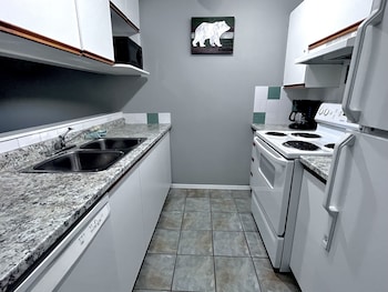 Two-Bedroom Apartment 112, No air conditioning. BL-RES-12550