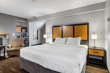 Deluxe King Suite