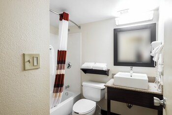 Standard Room, 1 King Bed (Smoke Free)