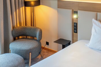 Deluxe Room, 1 King Bed, Non Smoking, Terrace