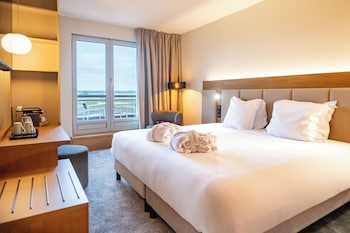 Deluxe Room, 1 King Bed, Non Smoking, Terrace