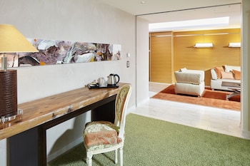 Suite, 1 King Bed, Non Smoking, Terrace (with Sofabed)