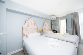 Americana Twin Room