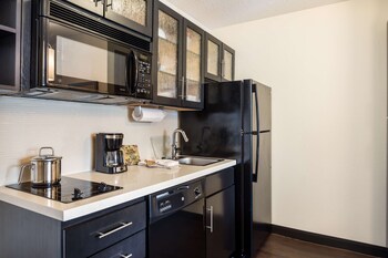 Suite, 1 Queen Bed with Sofa bed, Accessible (Roll-In Shower)
