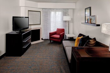 Suite, 1 Bedroom, Fireplace (Hearing Accessible)