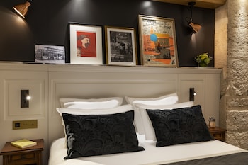 Junior Suite, 1 Queen Bed, Non Smoking, Courtyard View