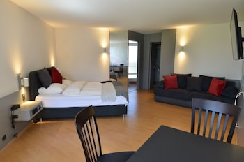 Family Room (Plus)