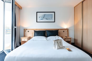 Suite STANDING grand lit et canapé-lit pour enfant de 12 ans maximum