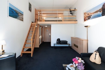 JUNIOR suite grand lit et canapé-lit pour enfant de 12 ans maximum