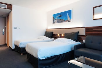 Chambre DELUXE avec lits jumeaux et canapé-lit pour enfant de 12 ans maximum