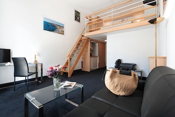 JUNIOR suite grand lit et canapé-lit pour enfant de 12 ans maximum