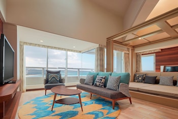 Suite, 1 King Bed, Balcony, Ocean View (Tower)