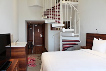 Loft, 1 King Bed, Ocean View (Ocean Maisonette Room, High Floor)