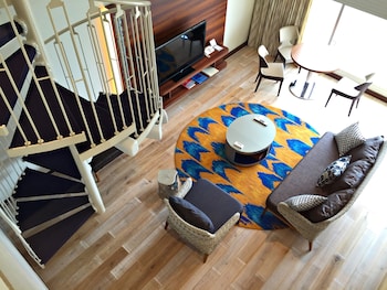 Suite, 1 King Bed, Balcony, Ocean View (Tower)