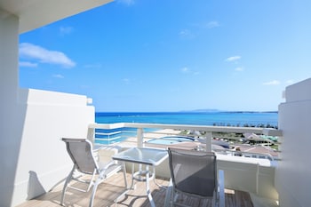 Deluxe Room, 2 Twin Beds, Balcony, Ocean View (High Floor Deluxe Room)