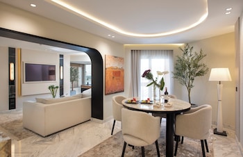 Elite Signature Plus Suite