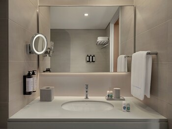 Premium Pool and Seaview Room (16+ years old)