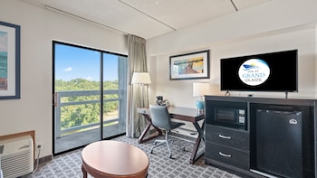 Standard Room, 1 King Bed, Lake View