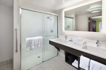 Suite, 1 King Bed, Mountain View