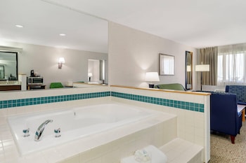 Suite, 1 King Bed, Non Smoking, Jetted Tub