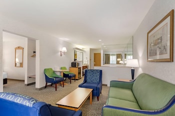 Suite, 1 King Bed, Non Smoking, Jetted Tub