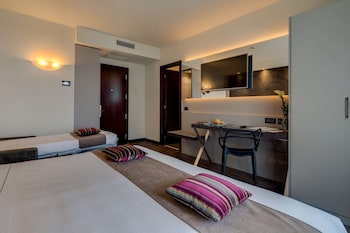 Executive Room, 1 King Bed, Non Smoking (Larger Room)