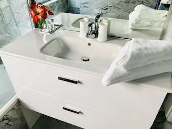 Deluxe Double Room (with SPA access - Sauna and Jacuzzi)