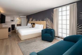 Suite, 2 Queen Beds, Non Smoking