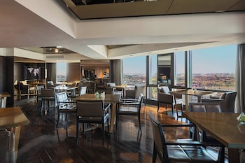 Club Family Room with Forbidden City View