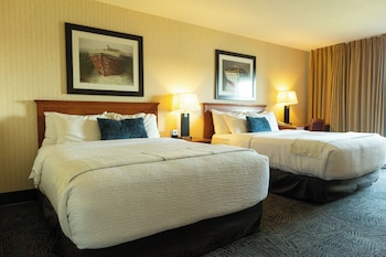 Classic Room, 2 Queen Beds, Lakeside - No Pets