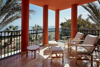 Deluxe Room, 1 King Bed, Balcony, Beachfront (Beachfront)