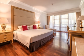 Deluxe Suite (Free Airport Transfer)