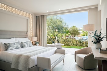 Suite, 1 Bedroom, Pool View (Private Garden)