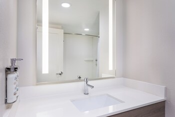 Standard Room, 1 King Bed (Communications)