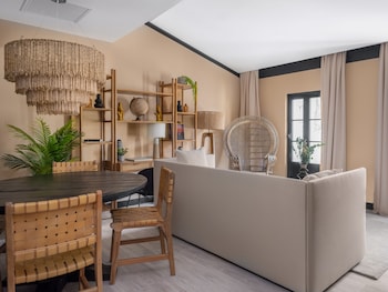 Appartement Duplex Terrasse - 1 chambre, located 300m from the hotel