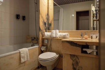 Classic Twin Room, Balcony, Mountain View